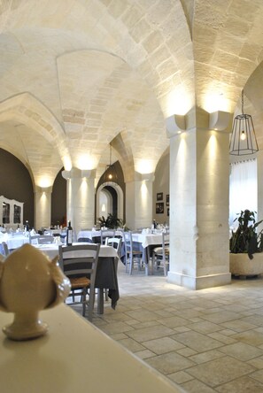 Food court - Masseria Panareo (Otranto)