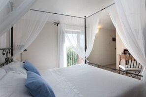 Quarto casal ou duplo clássico | Frigobar, cofres nos quartos, escrivaninha, Wi-Fi de cortesia