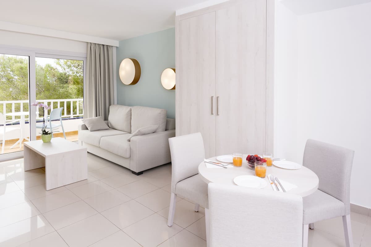 Apartment, 1 Bedroom, Balcony | Living area