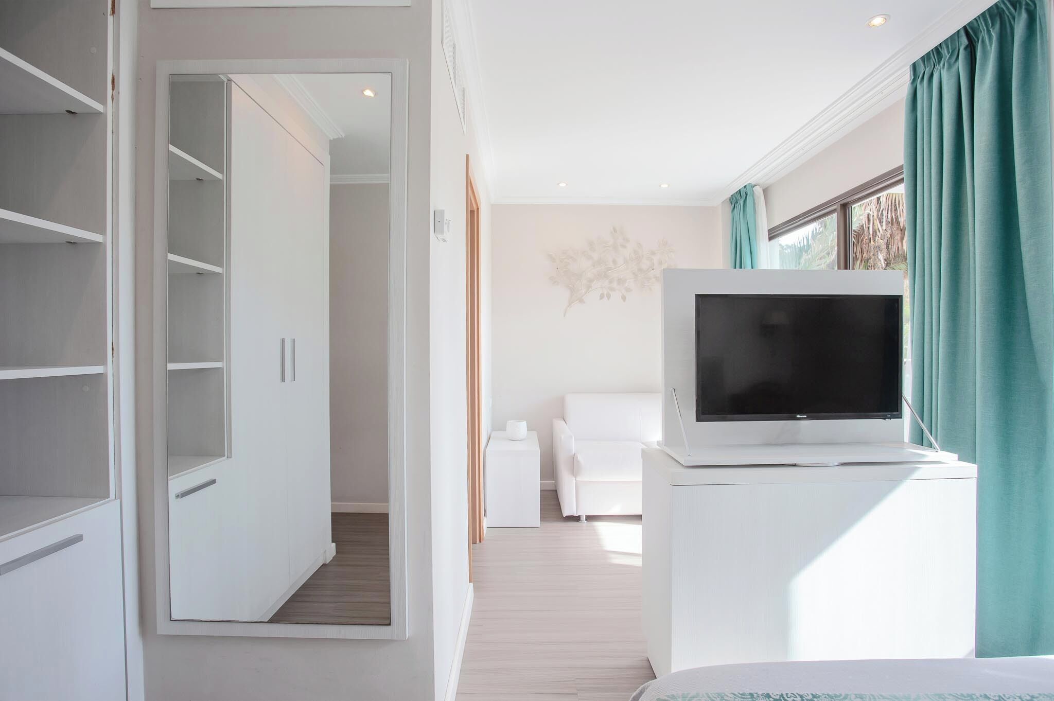 1 bedroom, desk, free wifi, bed sheets