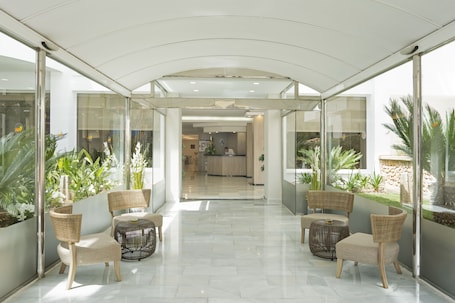 Entrada interior. Ona Palmira Paguera