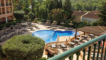 Minibar, coffres-forts dans les chambres, bureau, rideaux occultants