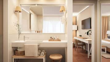 Een minibar, een kluis op de kamer, een bureau, verduisterende gordijnen