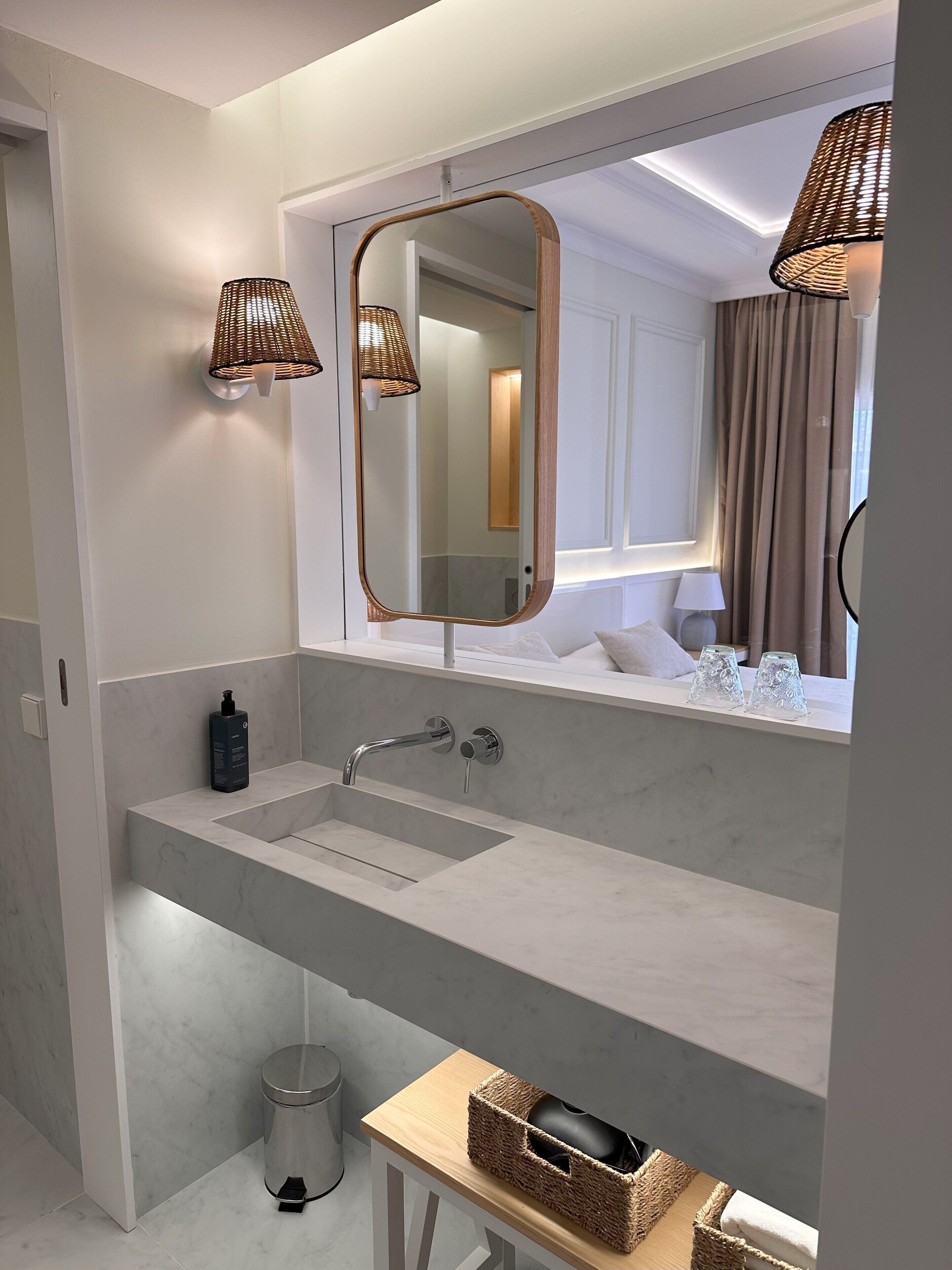 deep-soaking bathtub, free toiletries, hair dryer, towels