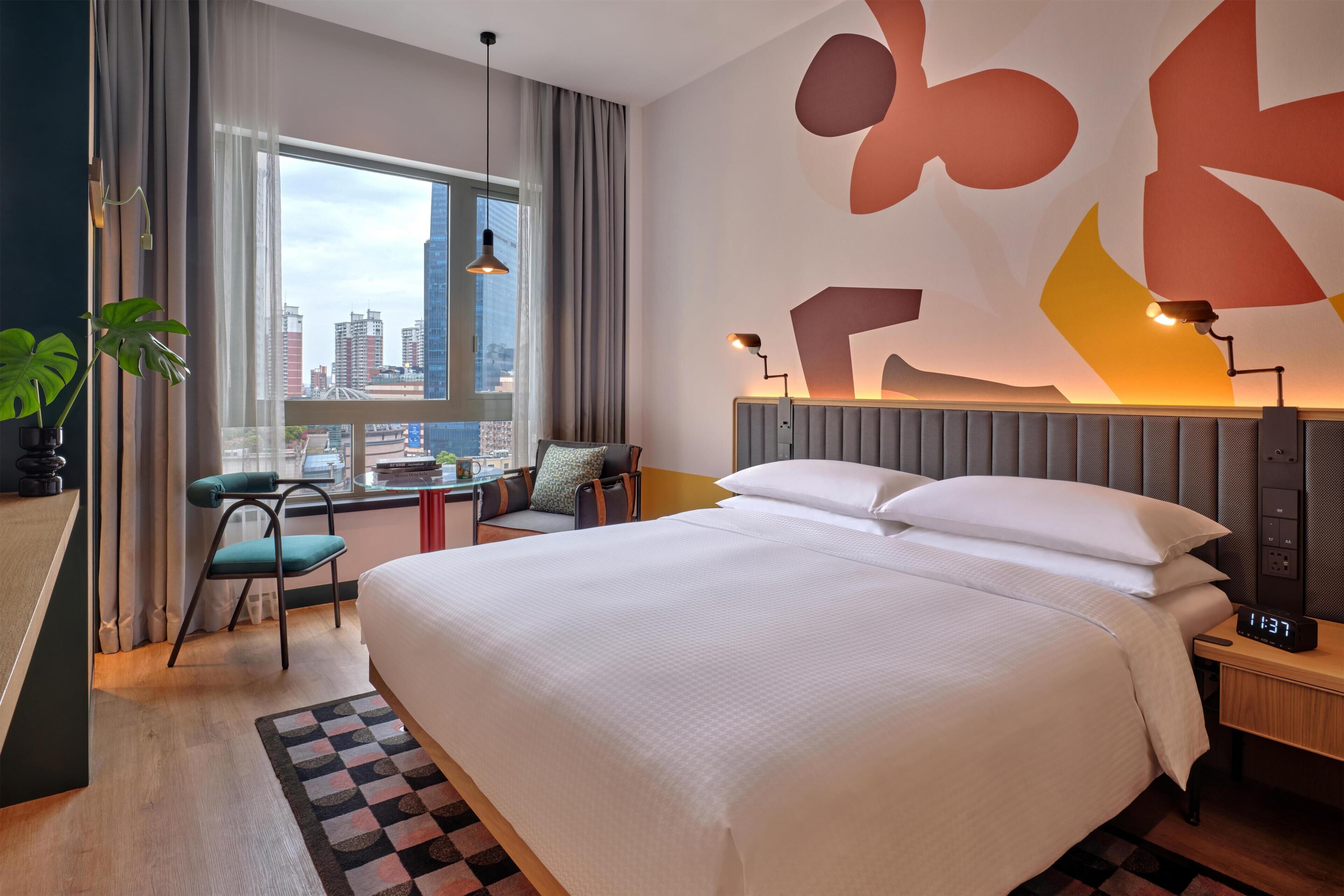 Habitación, 1 cama de matrimonio grande | Ropa de cama de alta calidad, caja fuerte, escritorio