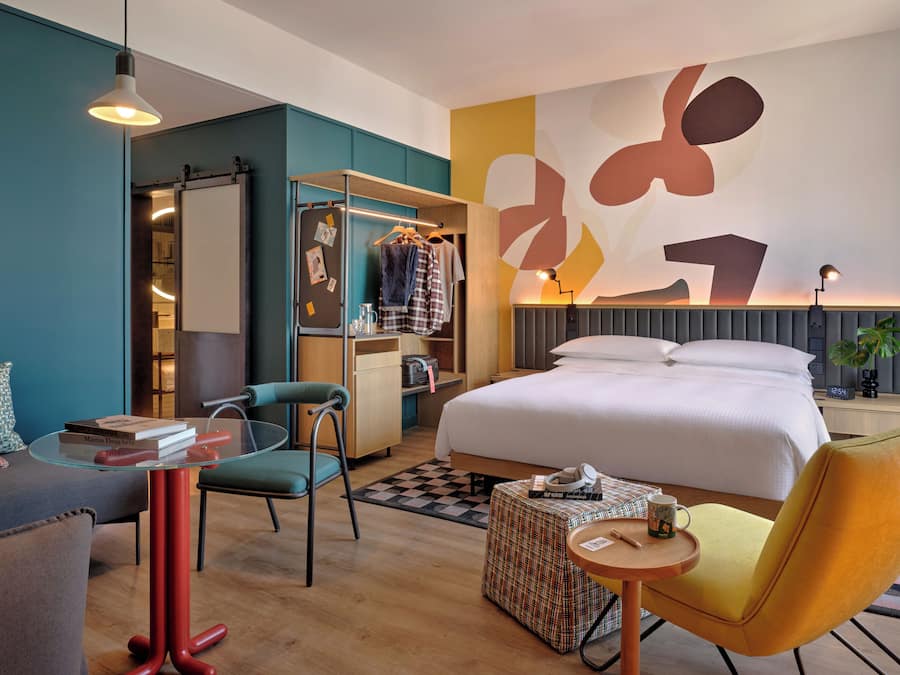 Premium Room, 1 King Bed | In-room safe, desk, blackout curtains, soundproofing