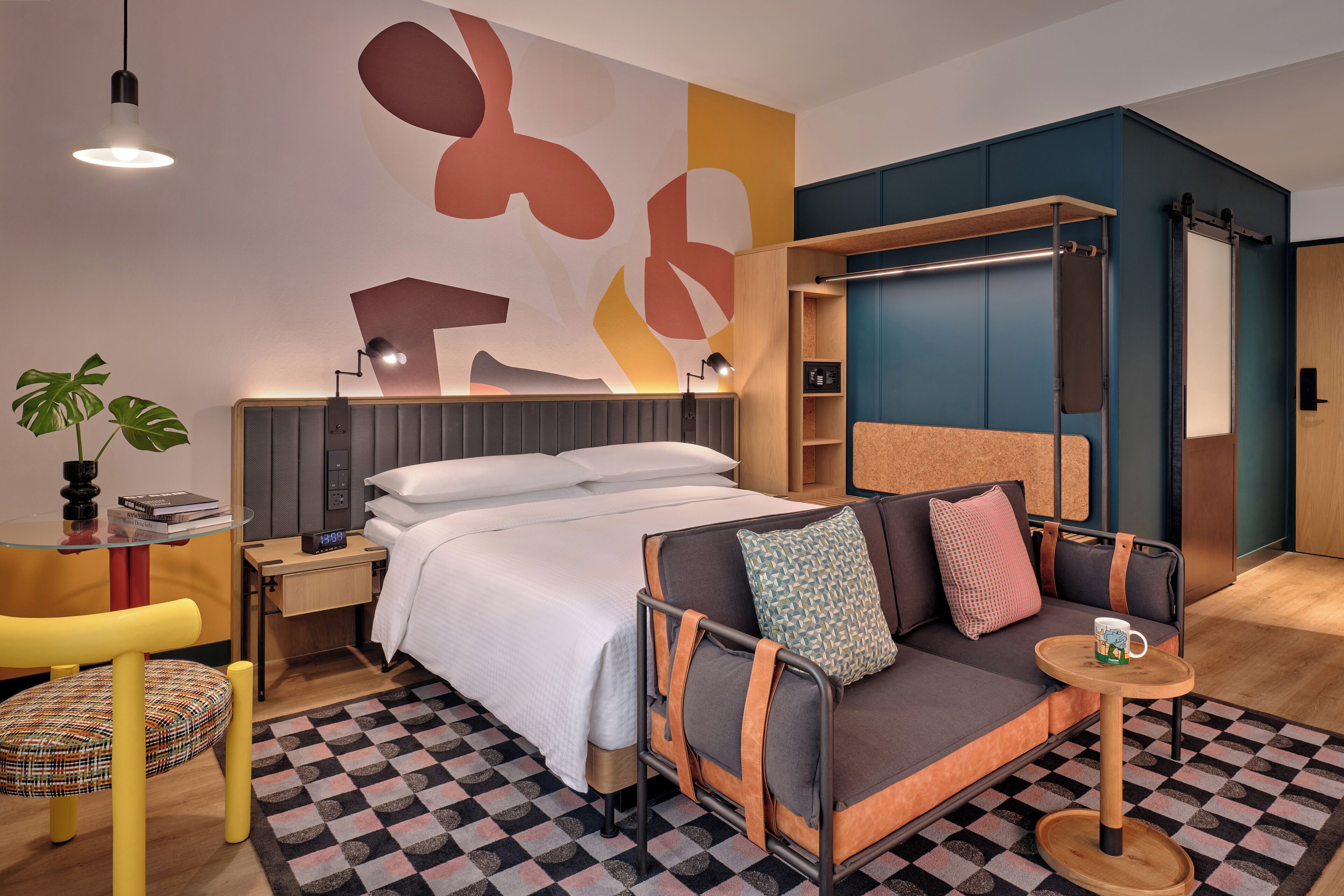 Caja de seguridad en la habitación, escritorio y cortinas blackout 