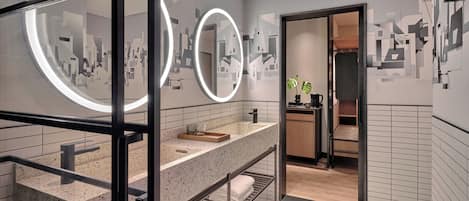 Premium Room, 1 King Bed | Bathroom | Shower, free toiletries, hair dryer, slippers