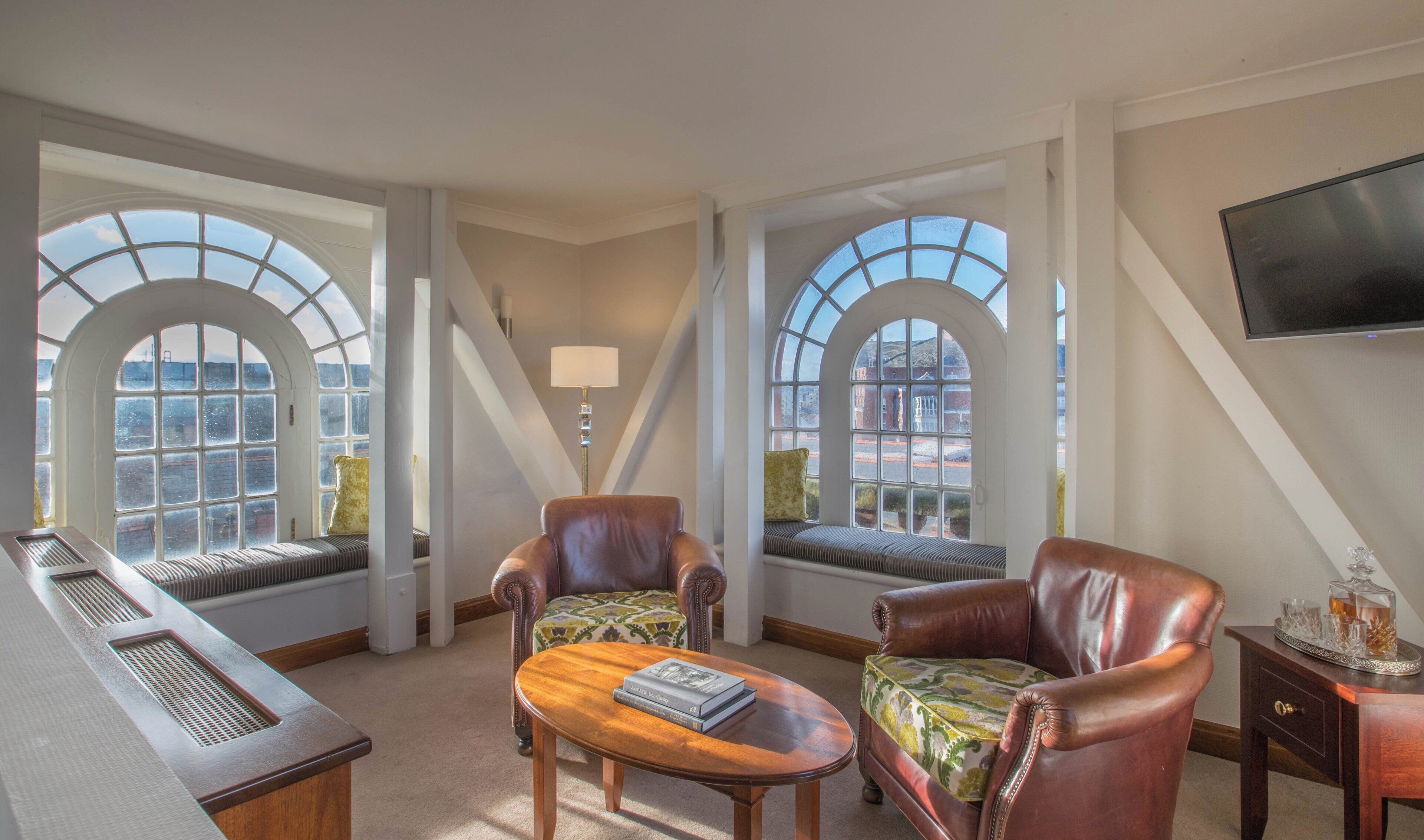 hypo-allergenic bedding, in-room safe, desk, laptop workspace