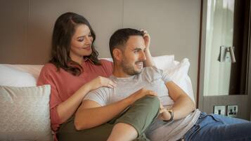 Hypo-allergenic bedding, in-room safe, desk, laptop workspace