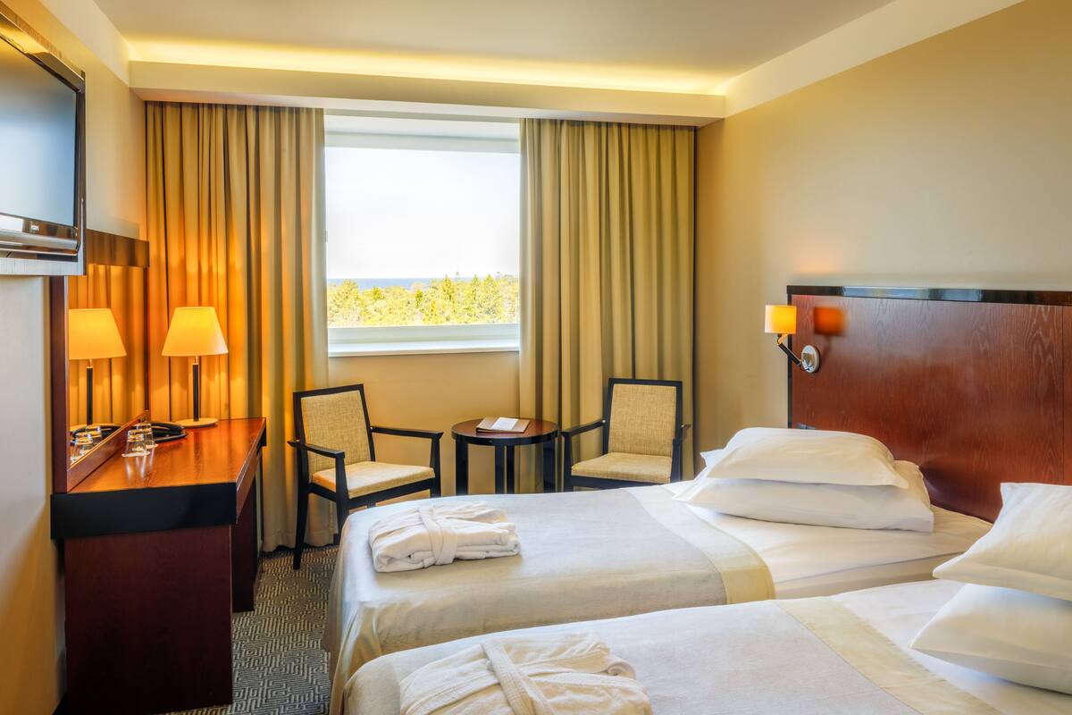 in-room safe, desk, iron/ironing board, travel cot