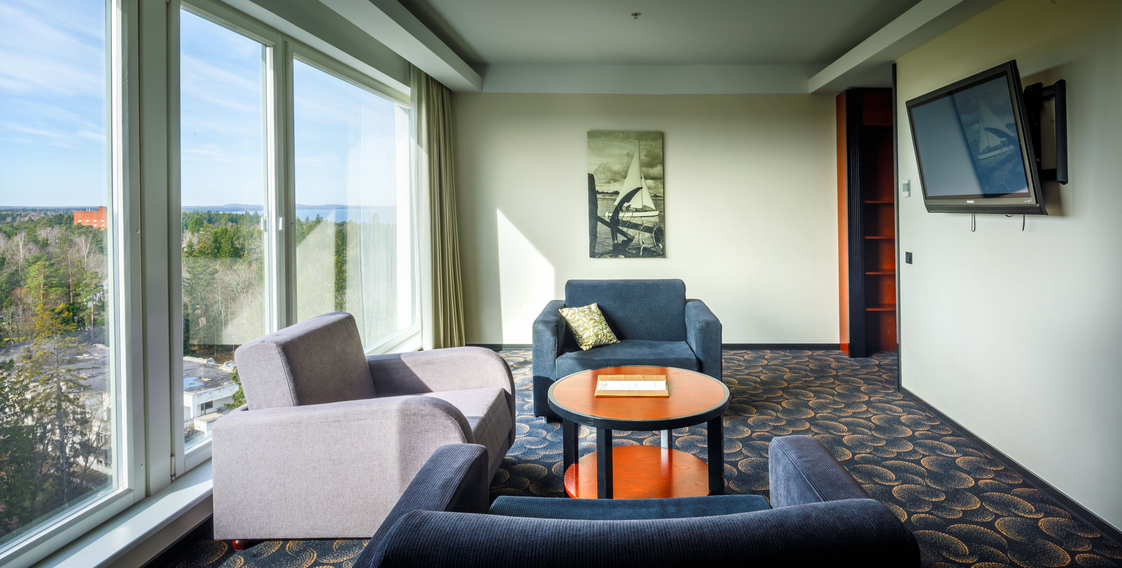 in-room safe, desk, iron/ironing board, travel cot