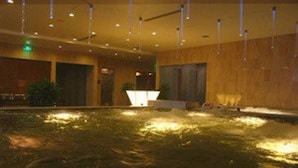 A large indoor hot tub with a wooden interior and a central light fixture. - GRAND NEW CENTURY HOTEL Binhai Tianjin (Tianjin)