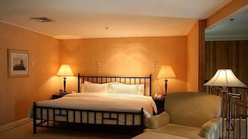Minibar, két bảo mật tại phòng, đồng hồ báo thức
