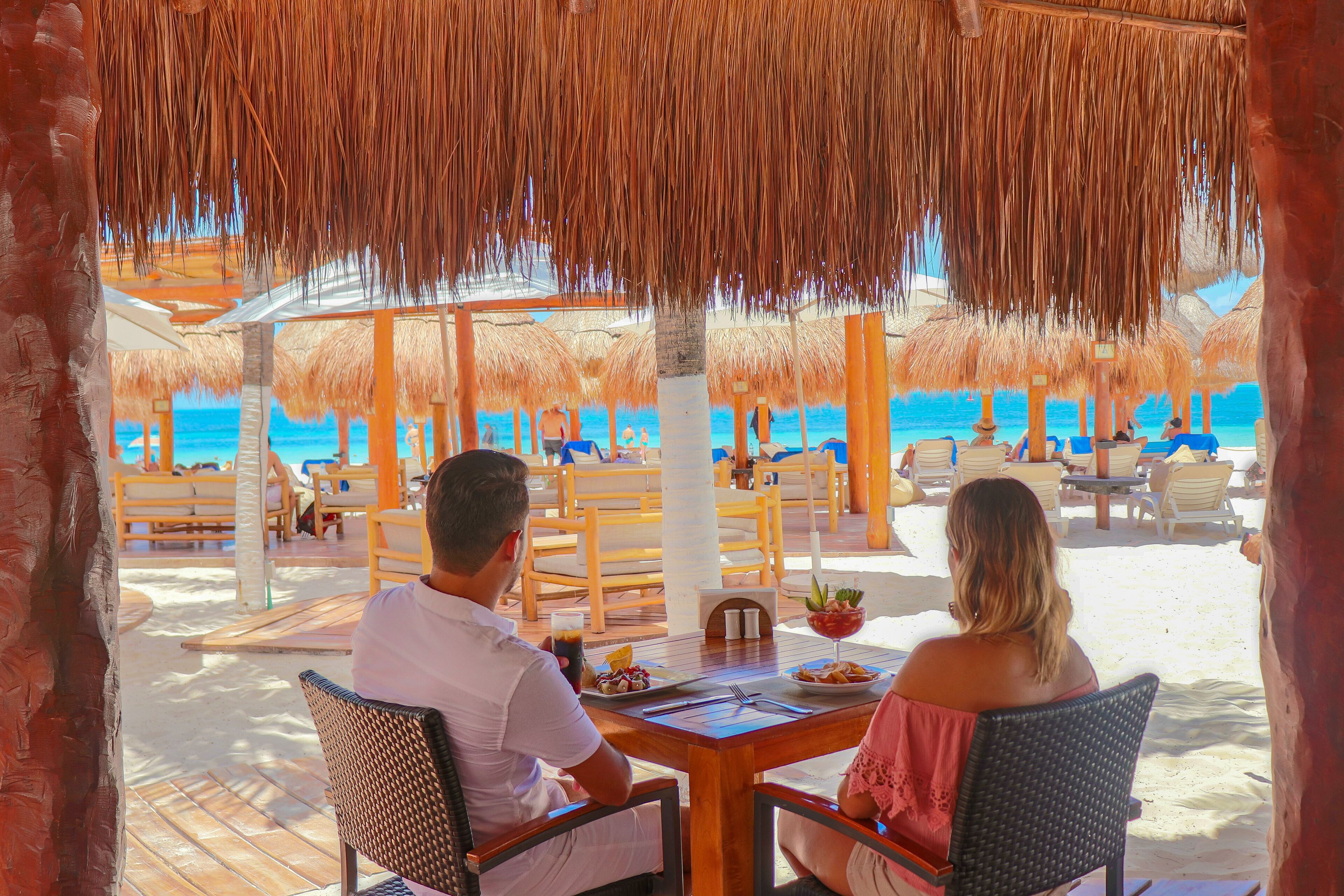 3 restaurants; breakfast, lunch, and dinner served