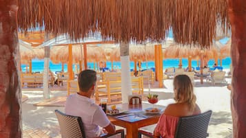 3 restaurants; breakfast, lunch, and dinner served