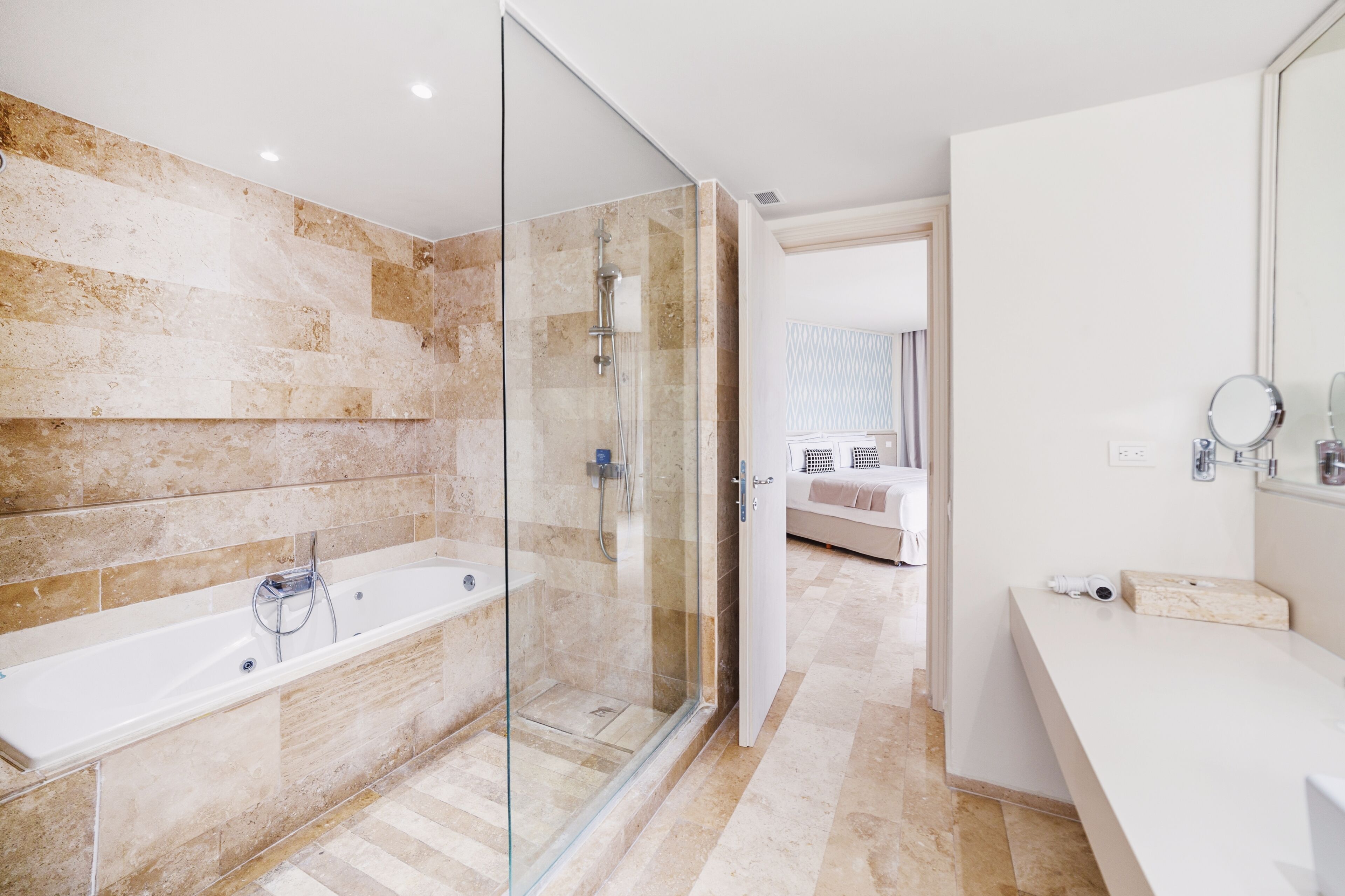 Deluxe Suite, Garden View | Bilik Mandi | Pancuran mandi, kelengkapan dandanan diri percuma, pengering rambut 