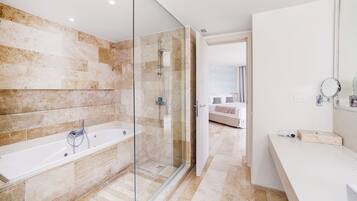 Deluxe Suite, Garden View | Bilik Mandi | Pancuran mandi, kelengkapan dandanan diri percuma, pengering rambut