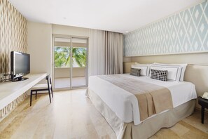 Premium Suite  with Whirlpool bath | 高級寢具、迷你吧贈品、房內夾萬、書桌