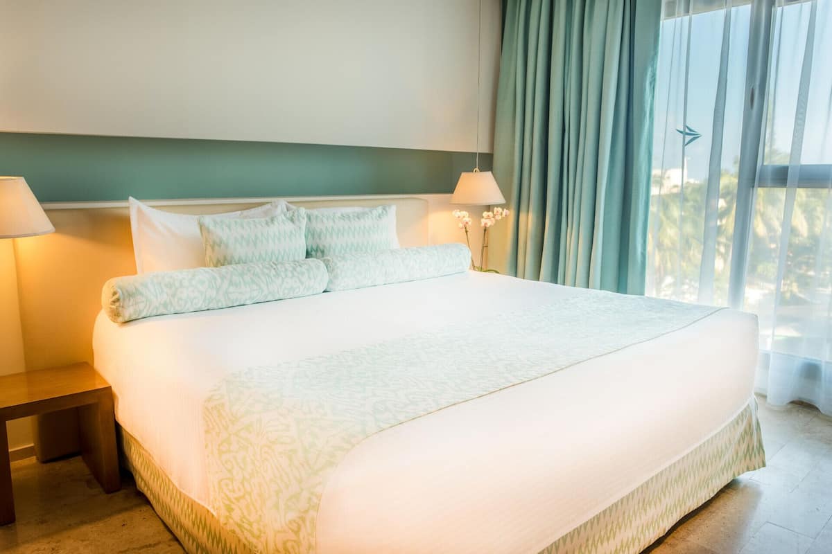 Ropa de cama de alta calidad y artículos del minibar gratis
