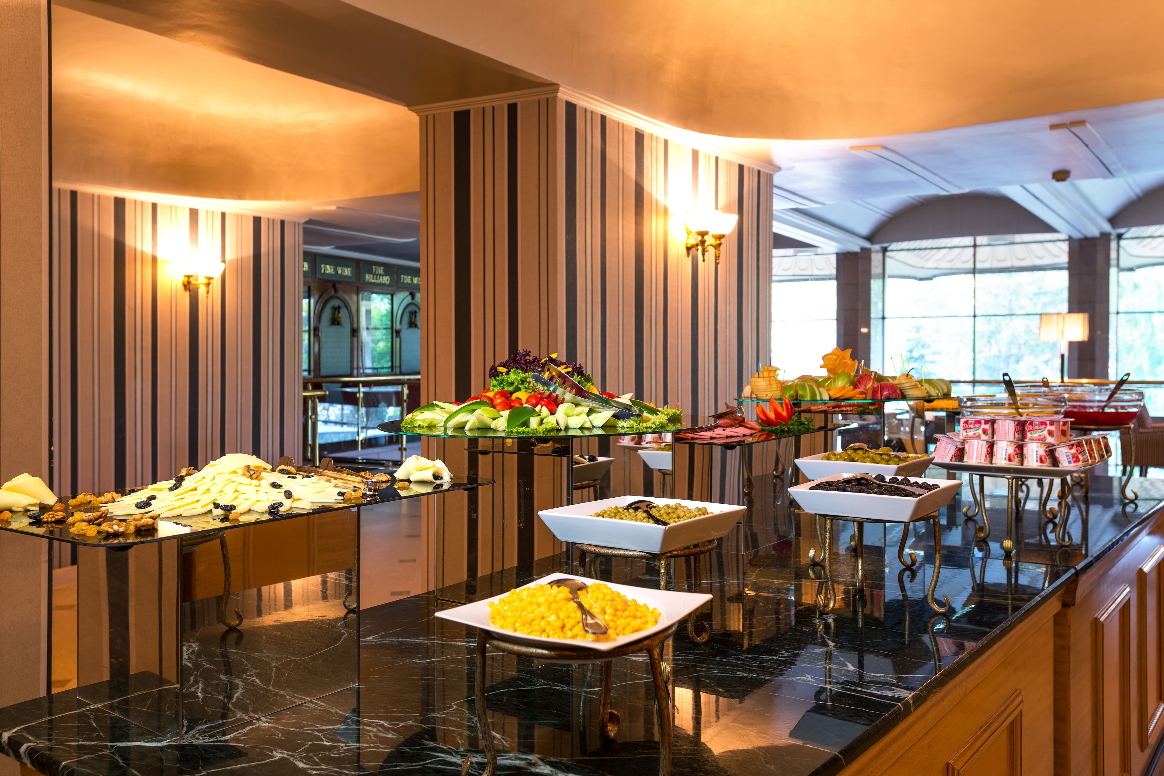 Petit déjeuner continental (5000 KZT par personne)