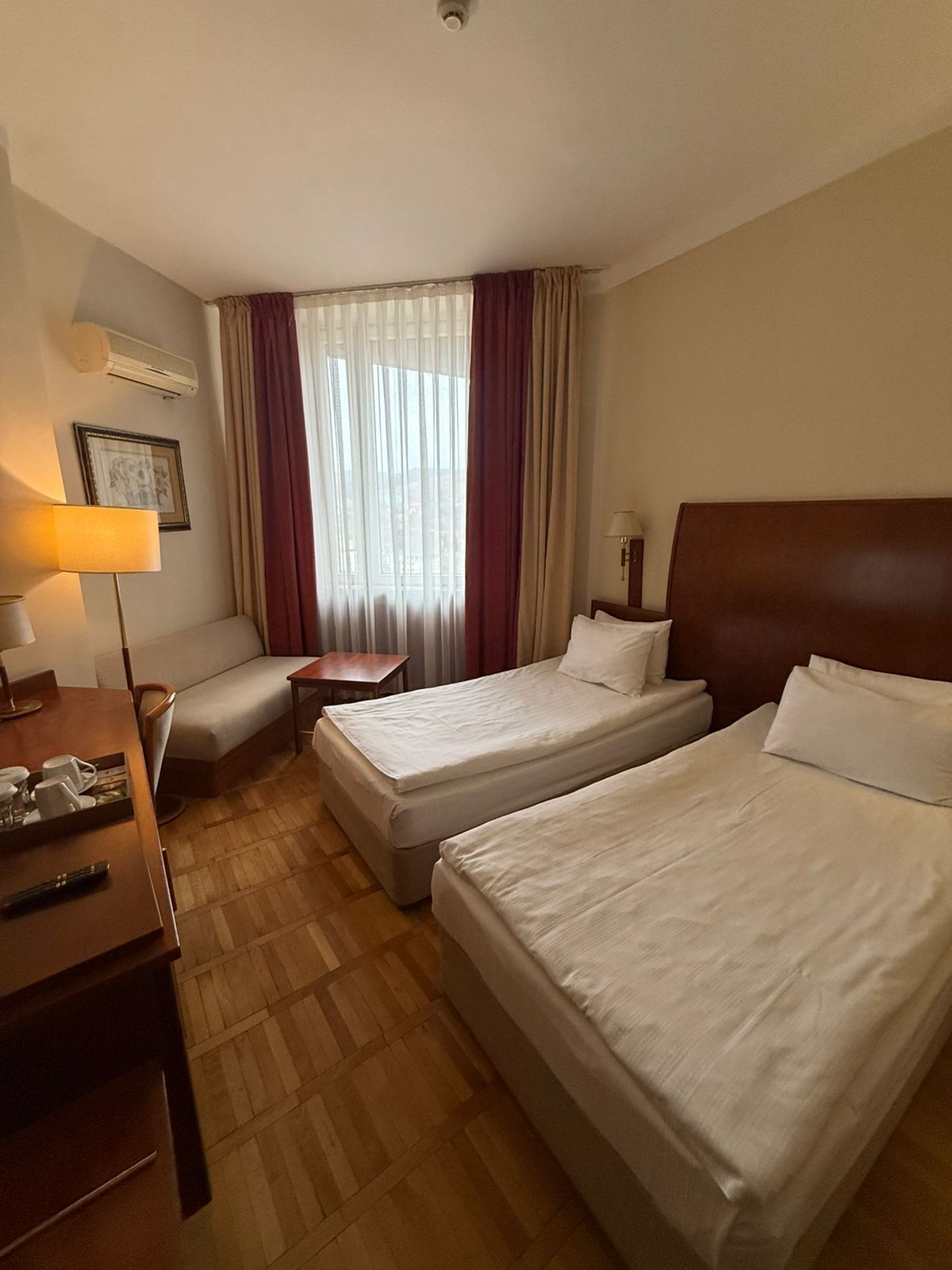 Økonomi-tomannsrom | Minibar, safe på rommet, skrivebord og lydisolert