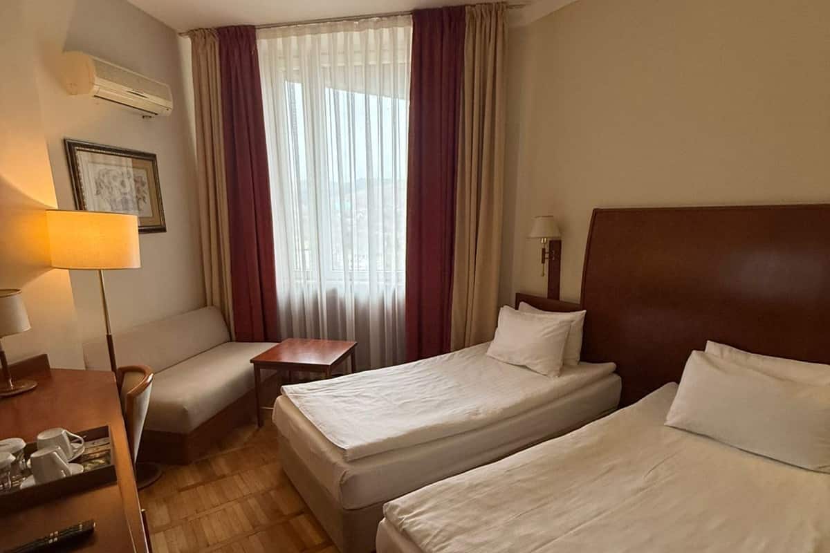 Økonomi-tomannsrom | Minibar, safe på rommet, skrivebord og lydisolert