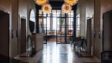 3 من المطاعم، حيث تُقدم وجبات الإفطار، الغداء، الأطباق الأوروبية الحديثة