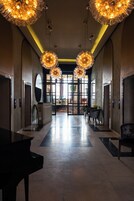 3 restaurantes; se sirve desayuno y almuerzo; cocina europea moderna