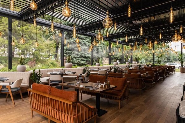 Terrace/patio - Hotel Kazakhstan (Almaty)