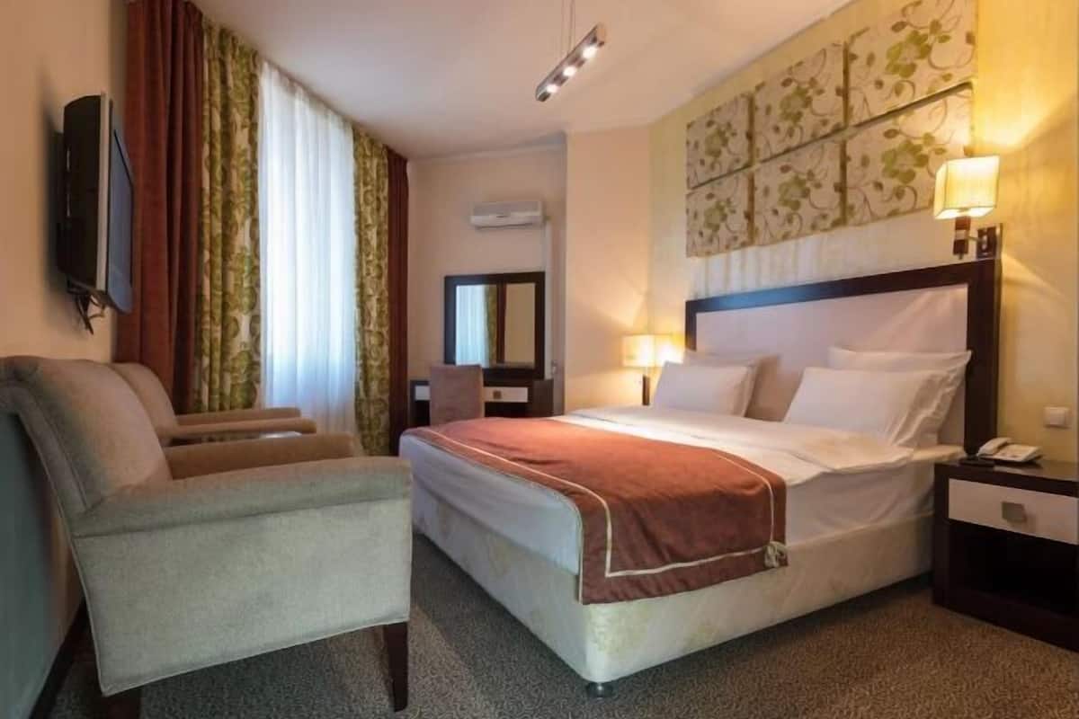 Minibar, Zimmersafe, Schreibtisch, schallisolierte Zimmer