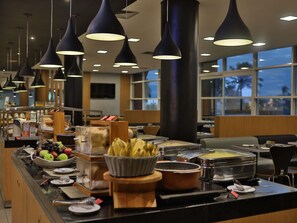 Daily buffet breakfast (BRL 50 per person)