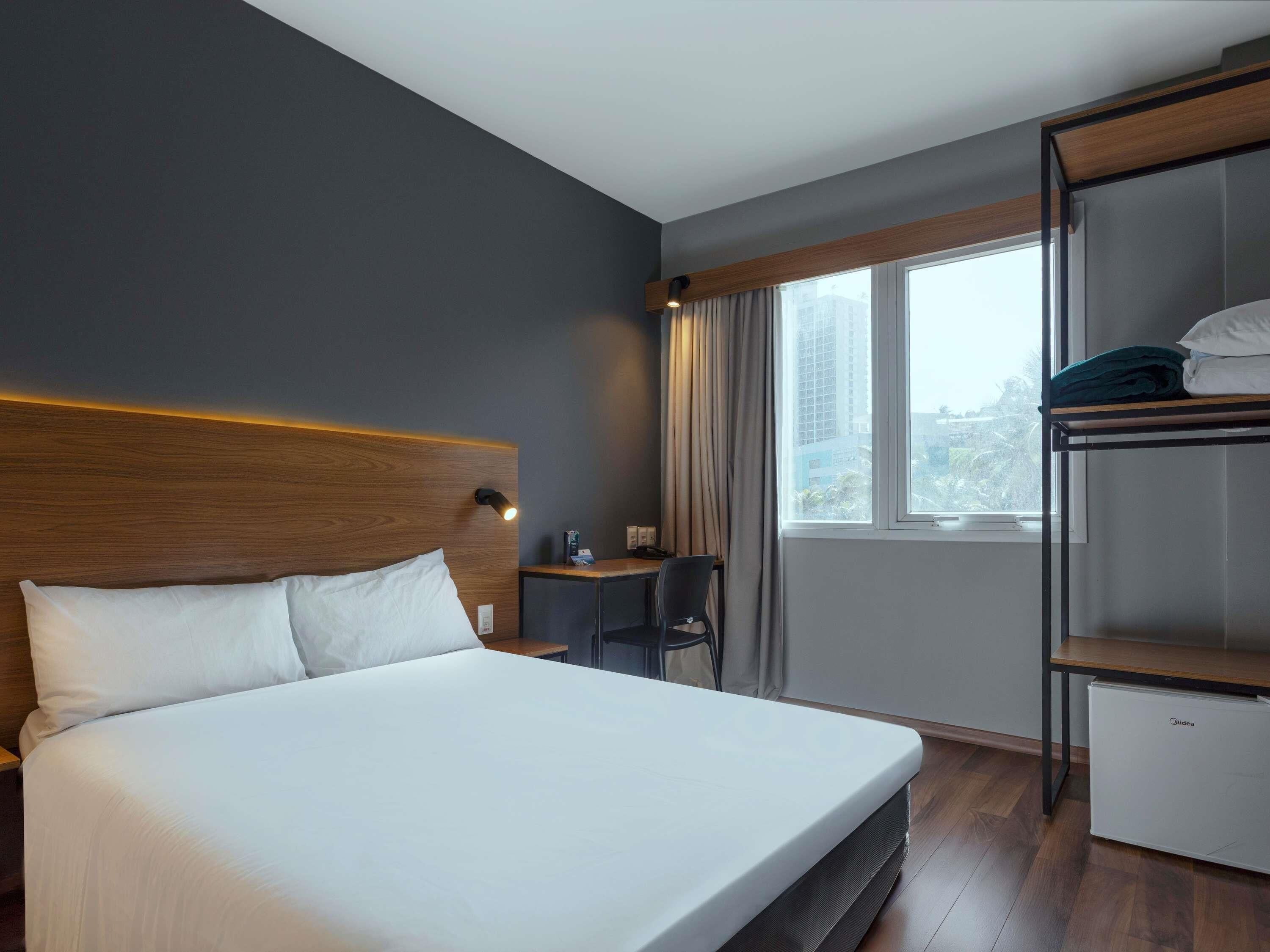 Bureau, chambres insonorisées, Wi-Fi gratuit, draps fournis