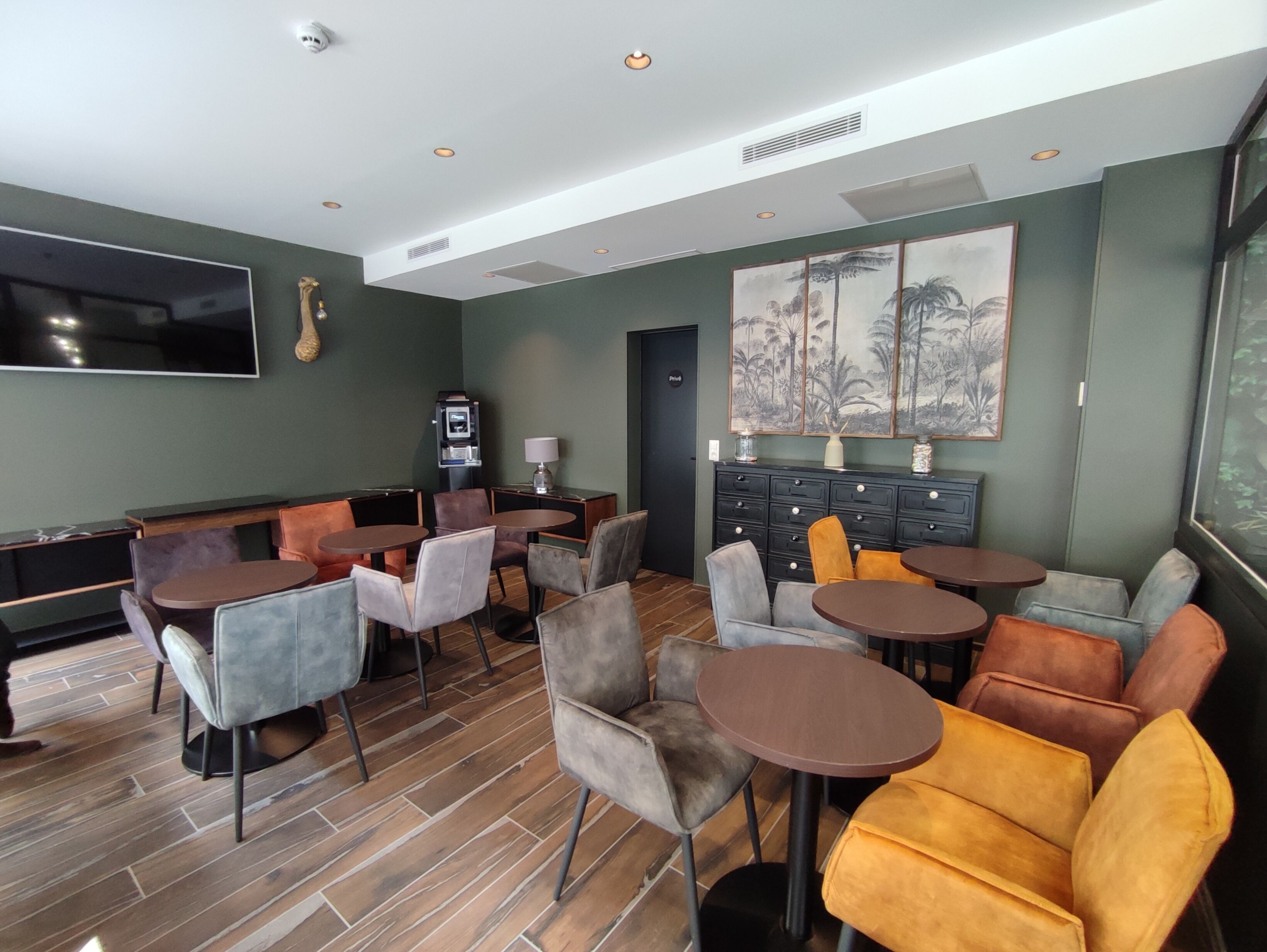 Daily buffet breakfast (EUR 16 per person)