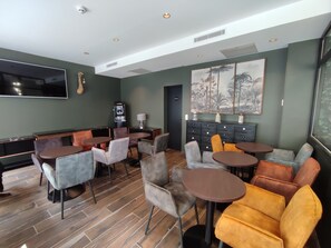 Daily buffet breakfast (EUR 16 per person) - Hotel Paulette (Rouen)