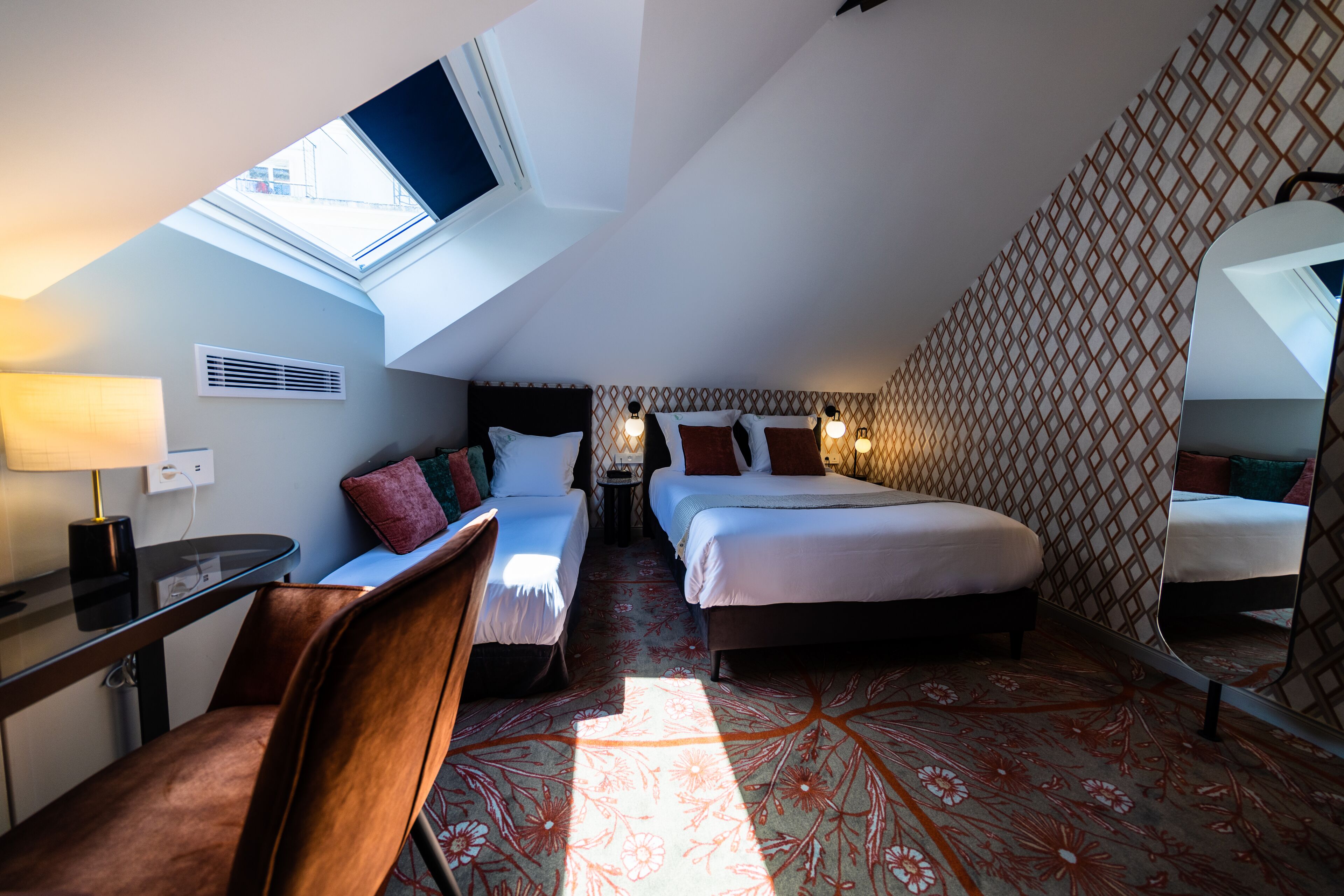 Classic Triple Room | Desk, blackout drapes, soundproofing, free WiFi