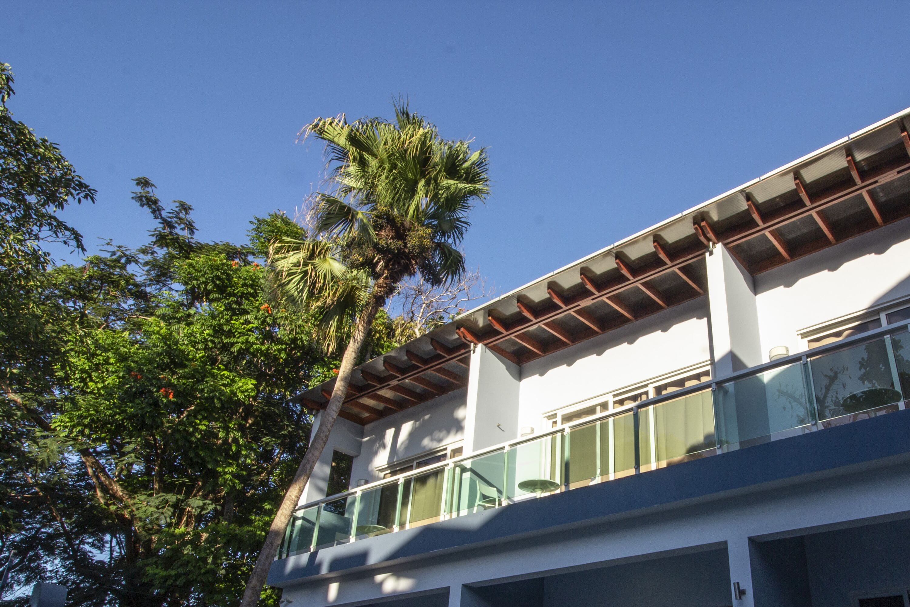 Chambre Double Confort, 1 grand lit, balcon, en bord de piscine | Balcon