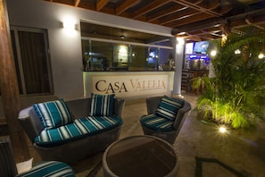 Lobby lounge