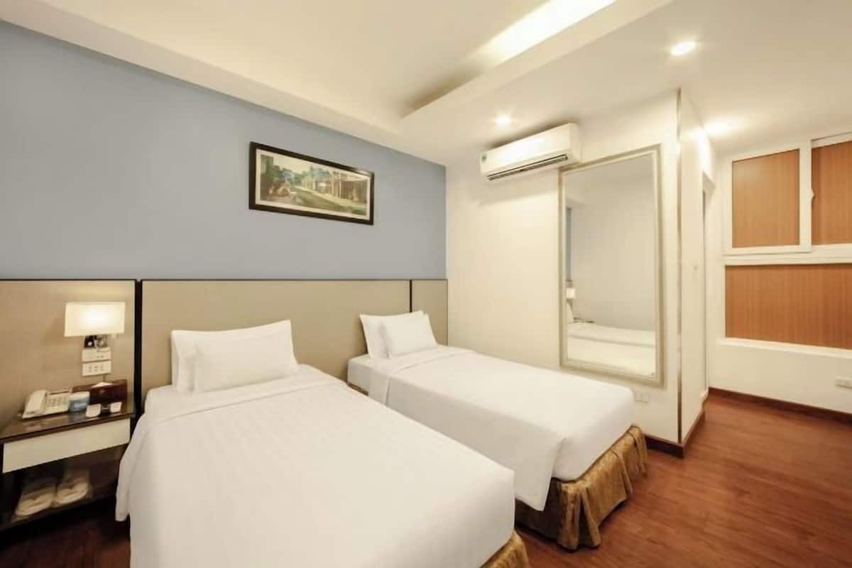 Minibar, in-room safe, blackout curtains, iron/ironing board