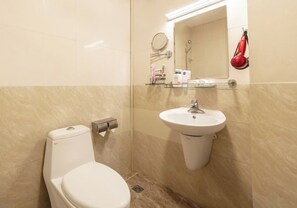 Deluxe Double Room | Bathroom