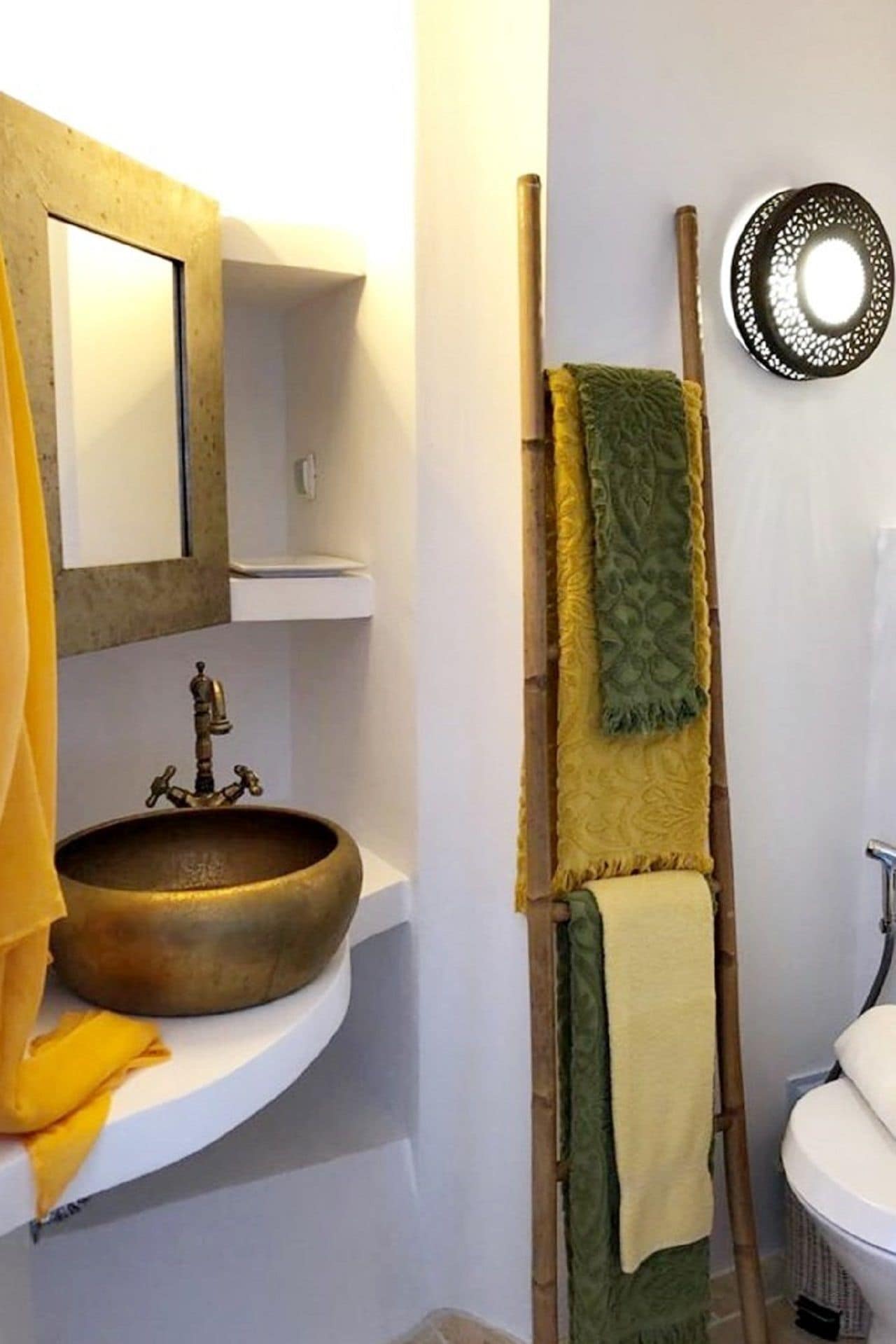 superior suite, 1 king bed, sea view, sea facing | bathroom | free toiletries, hair dryer, bidet, towels