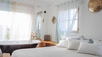 Svit Superior - 1 kingsize-sÀng - havsutsikt | BÀddmadrasser, vÀrdeförvaringsskÄp pÄ rummet och ljudisolering