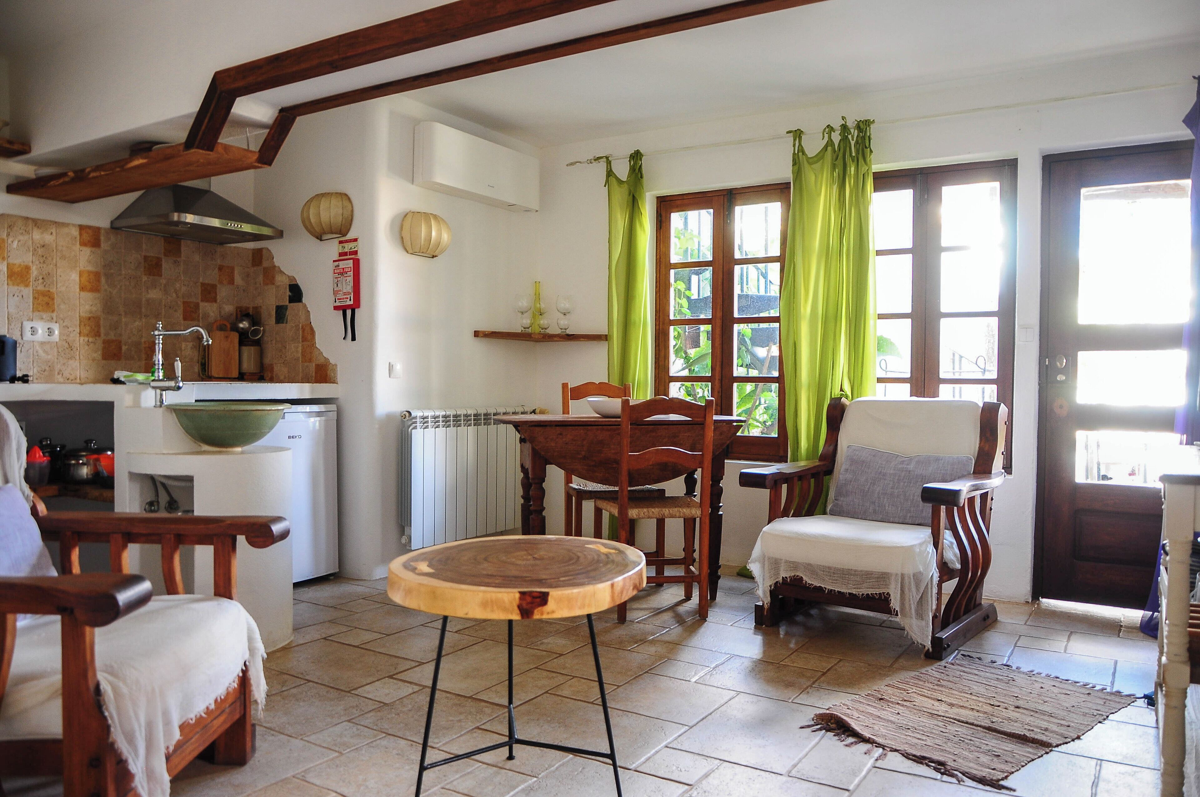 fridge, oven, stovetop, coffee/tea maker