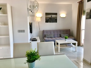 Apartament, 3 dormitoris, terrassa, vistes al jardí (8 pax) | Cortines opaques, planxa i posts de planxar i wifi gratuïta 