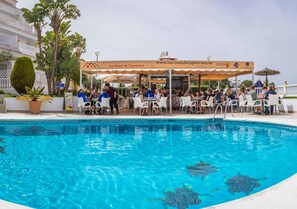 BBQ/picnic Area - Apartamentos Turísticos Las Rosas de Capistrano (Nerja)