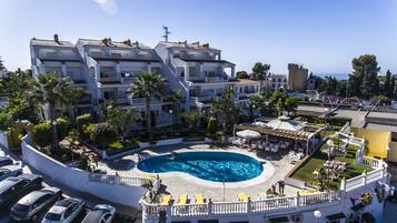 3 outdoor pools, sun loungers