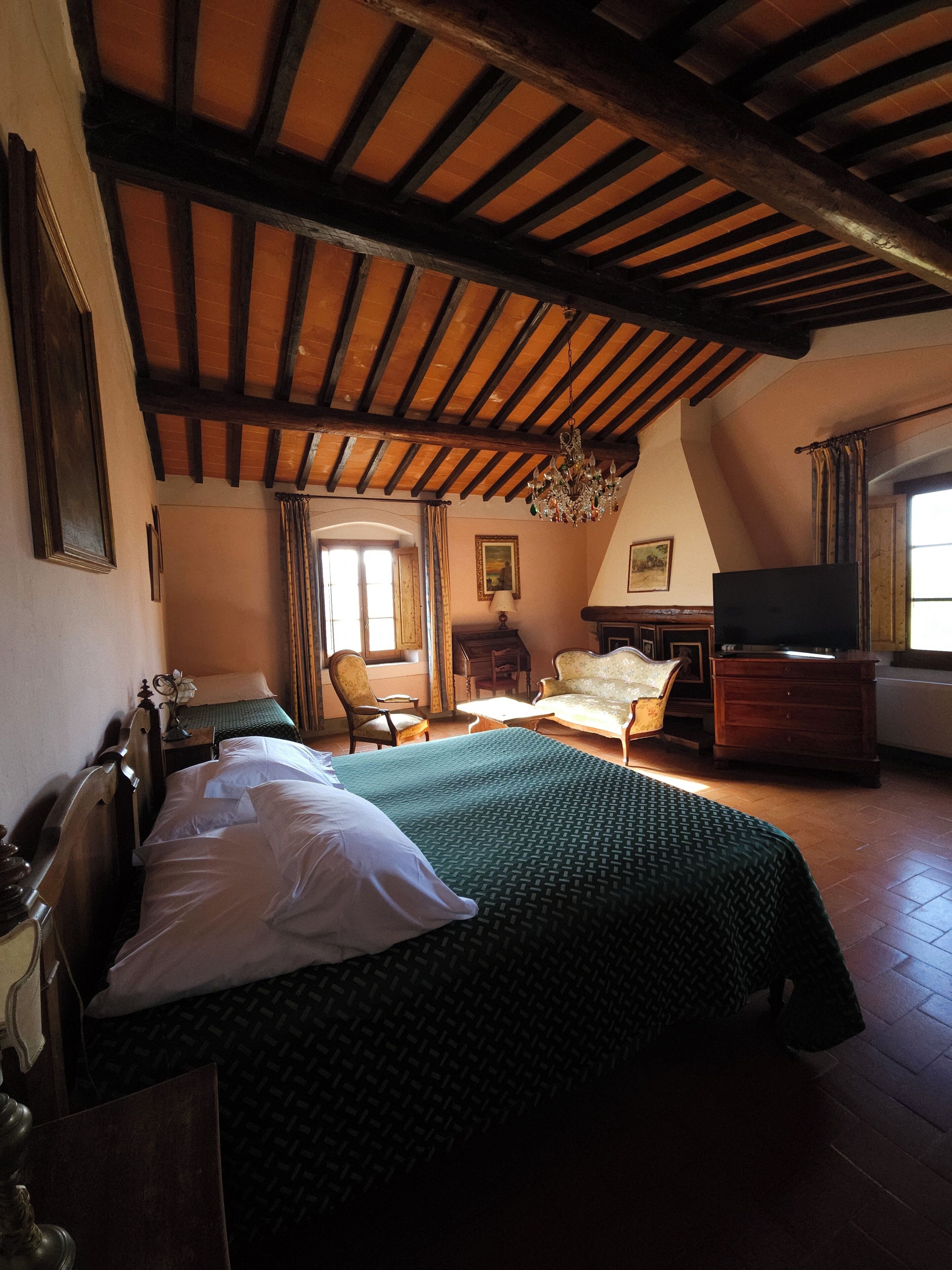 Exclusive Room | 1 bedroom, minibar, individually decorated, individually furnished