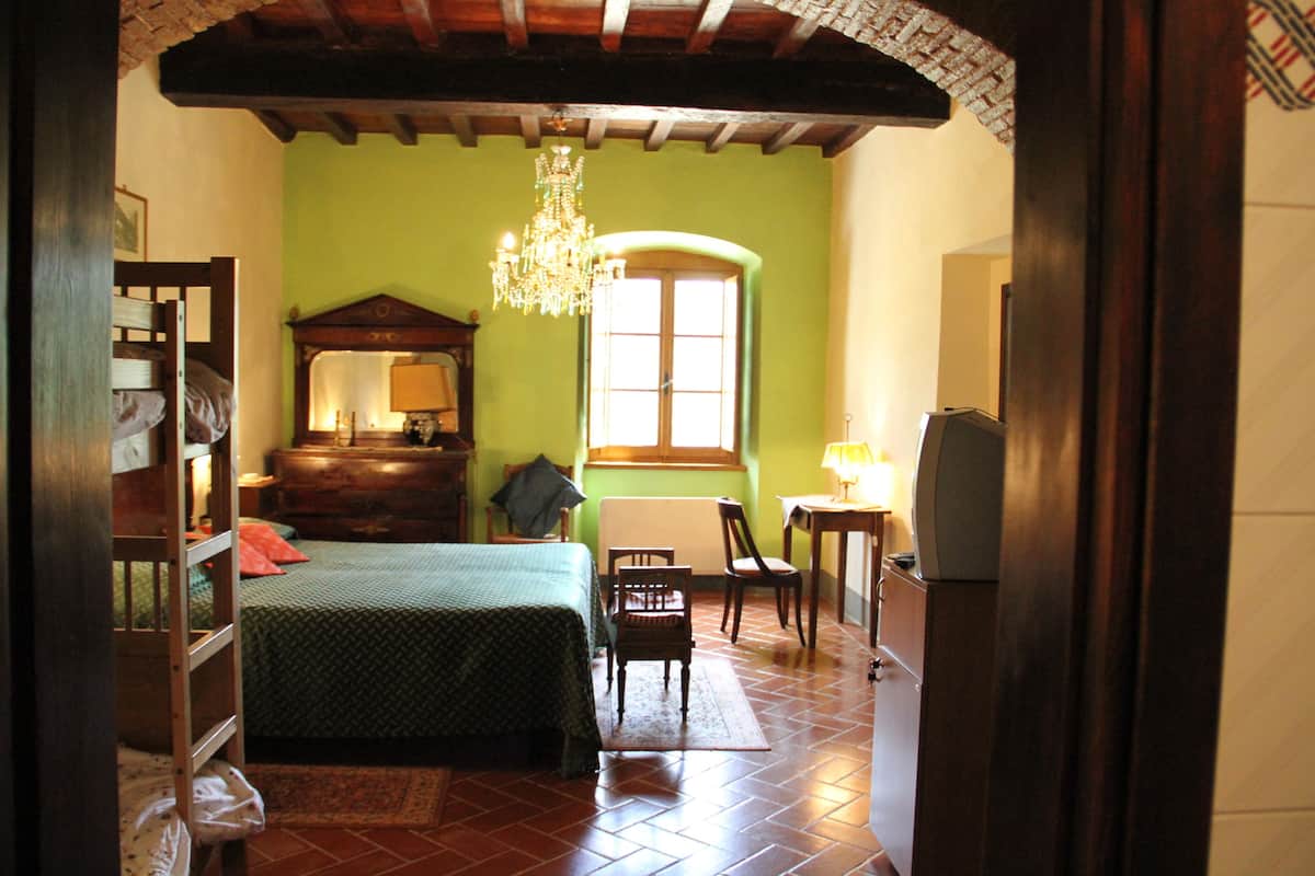 deluxe quadruple room | 1 bedroom, minibar, individually decorated, individually furnished