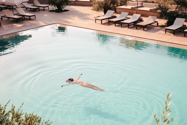 Indoor pool, seasonal outdoor pool, sun loungers