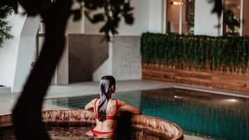 Indoor spa tub